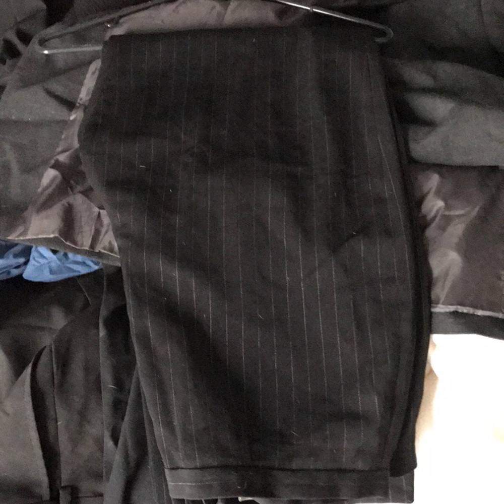 Suit - Picture 3 of 4